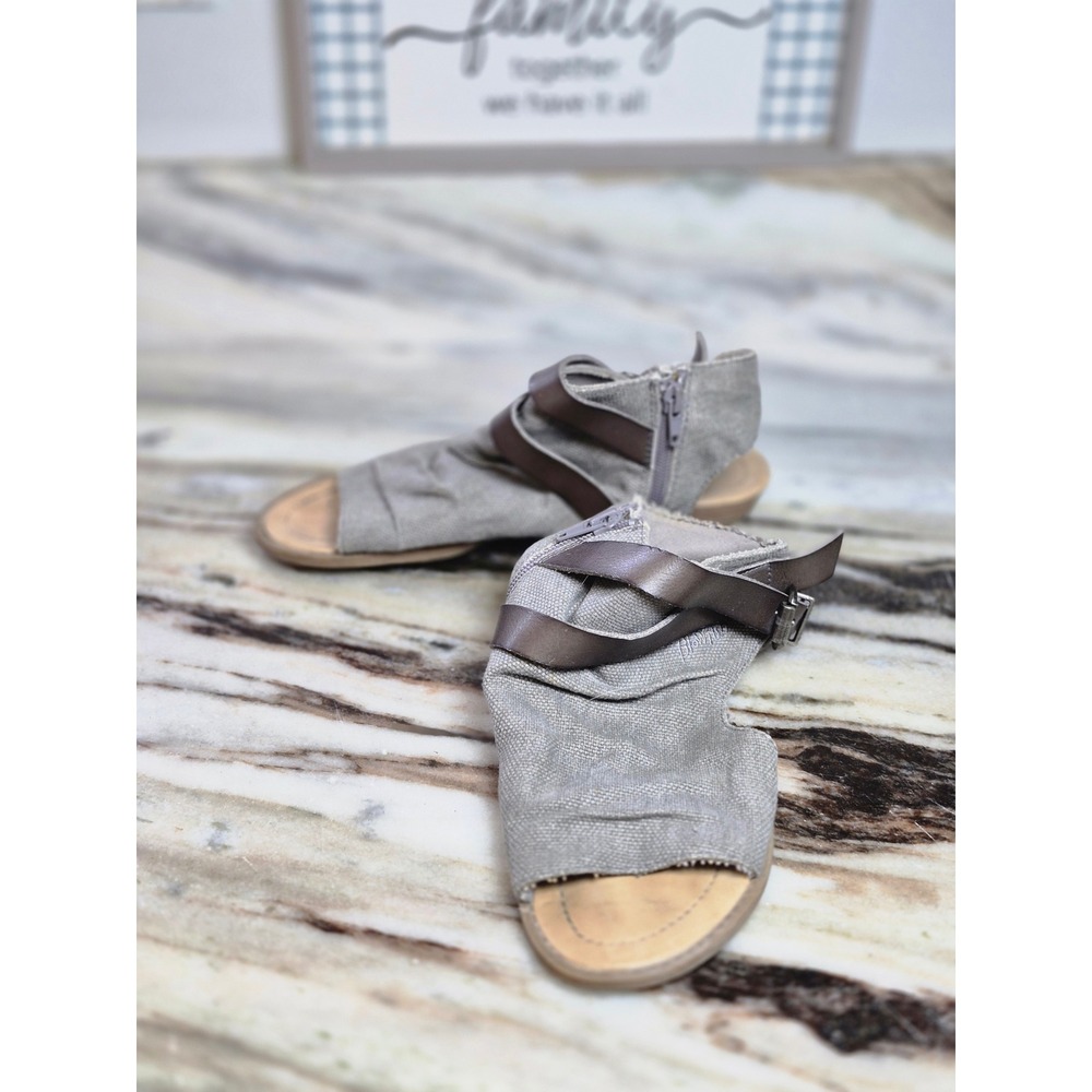 Blowfish Malibu Grey Canvas Gladiator Sandals Metallic Buckle Strap Womens 7‎